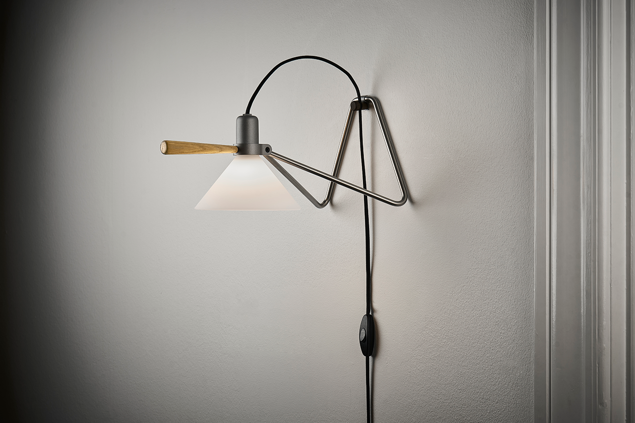 Leklint356 Spot Table Wall Lamp Silver Light oak Lifestyle