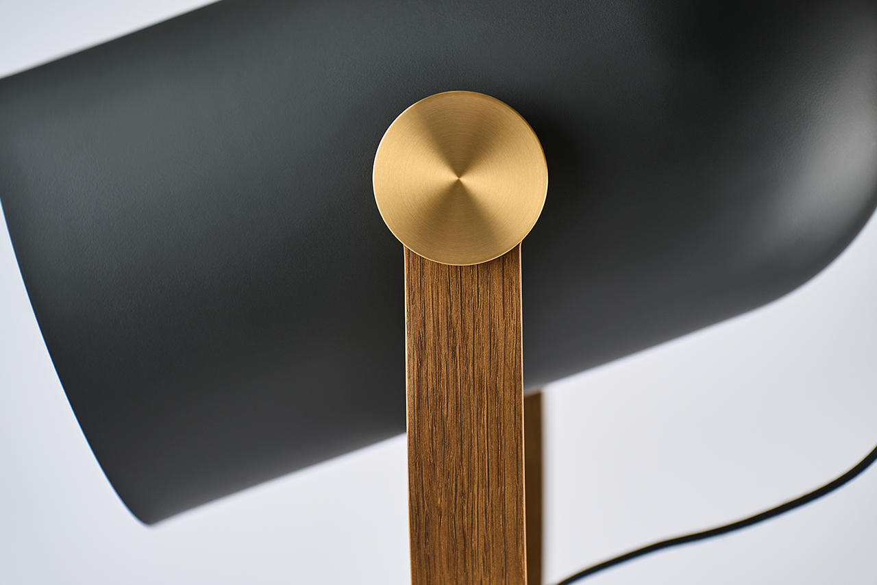 Leklint362 Carronade II Floor lamp Black Smoked oak Brass Details
