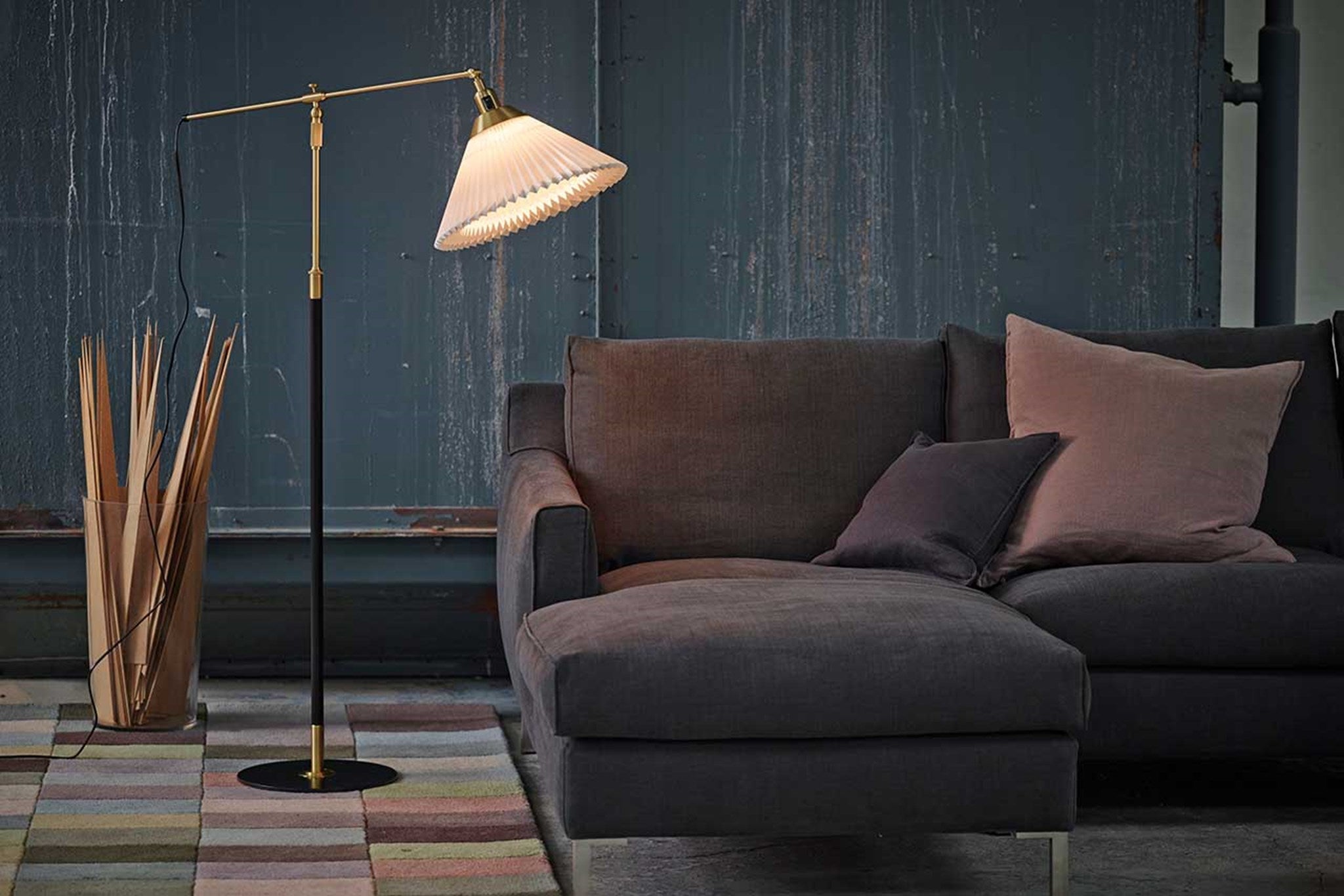 LeKlin349_floor_lamp_lifestyle1