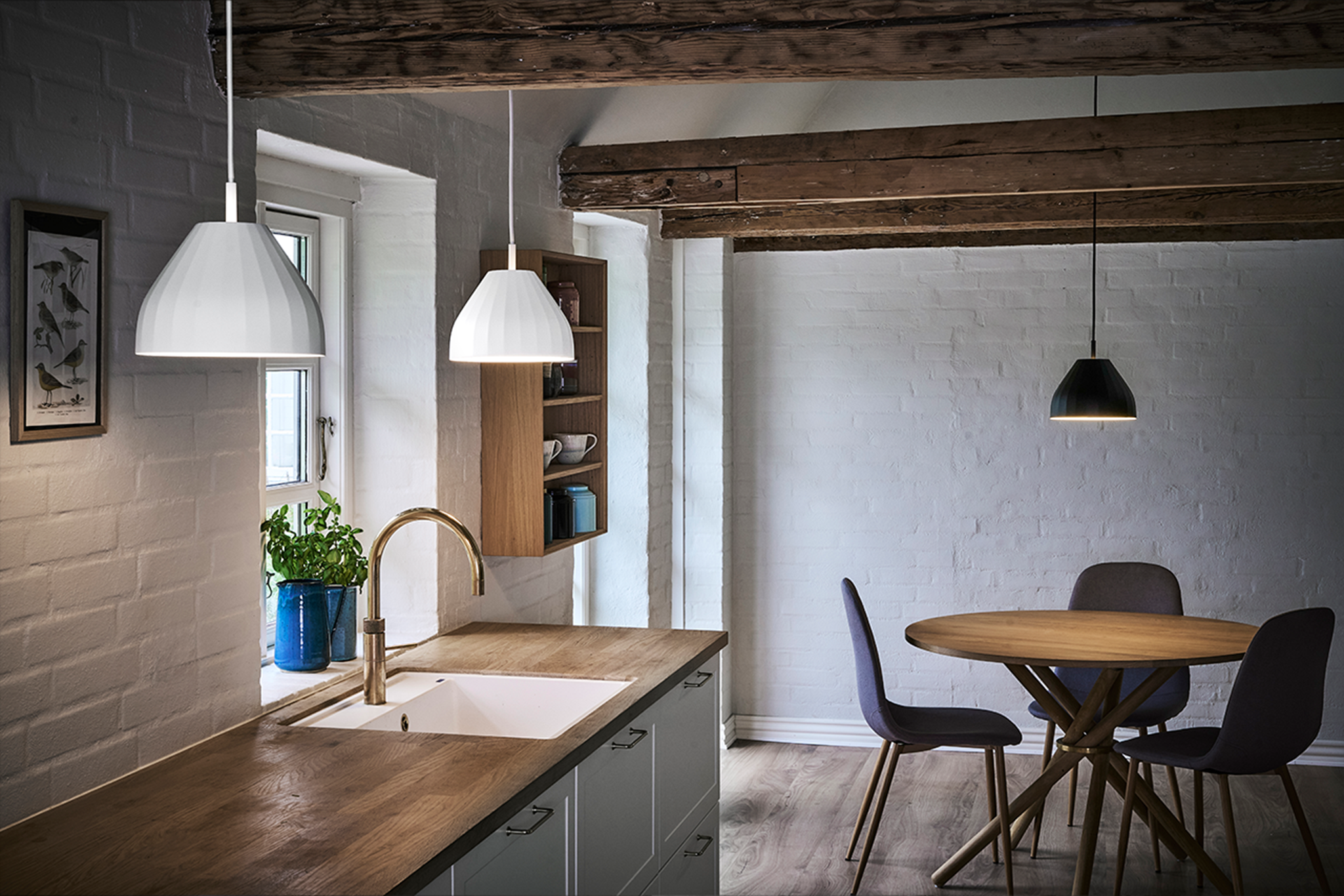 LeKlint140_Facet_pendant_black&white_lifestyle1