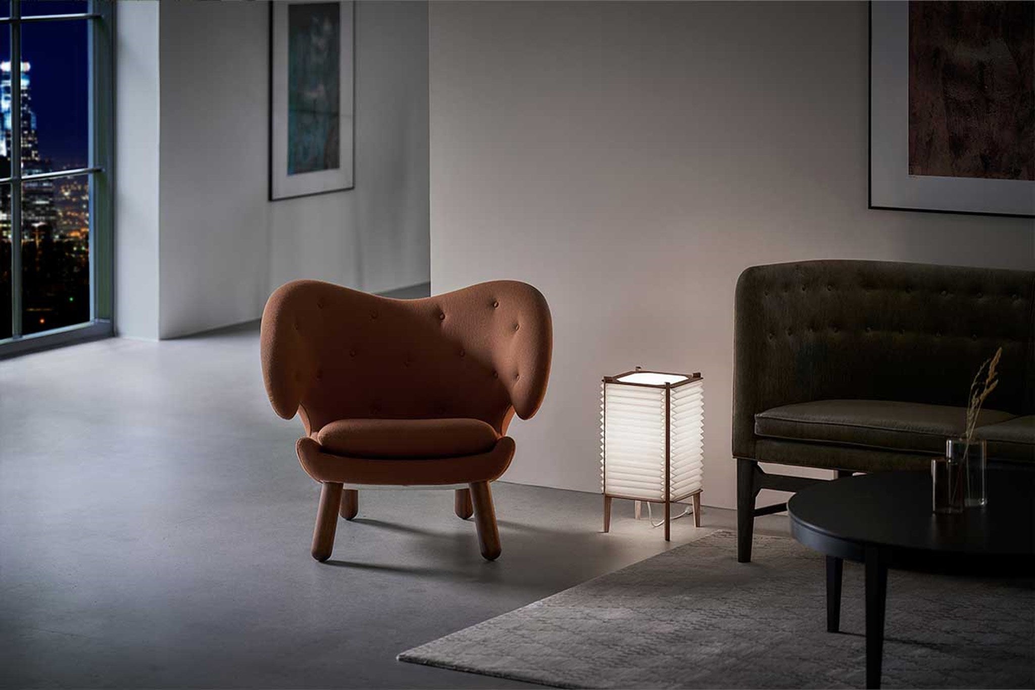 LeKlint303_BeeHive_table_lamp_medium_lightoak_lifestyle1