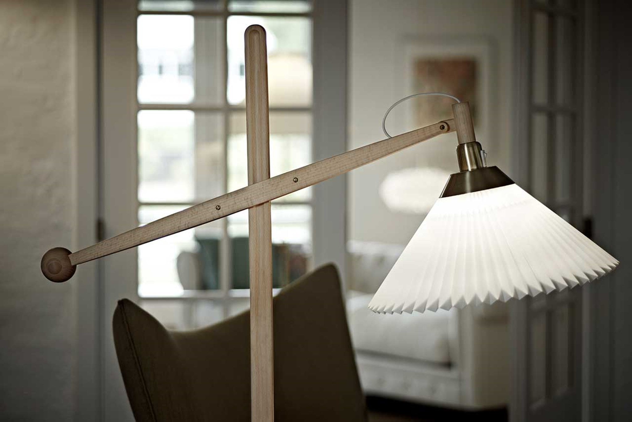 LeKlint325_floor_lamp_details1