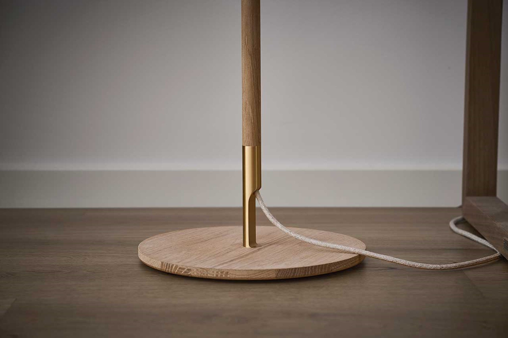 LeKlint328_floor_lamp_lightoak_details2