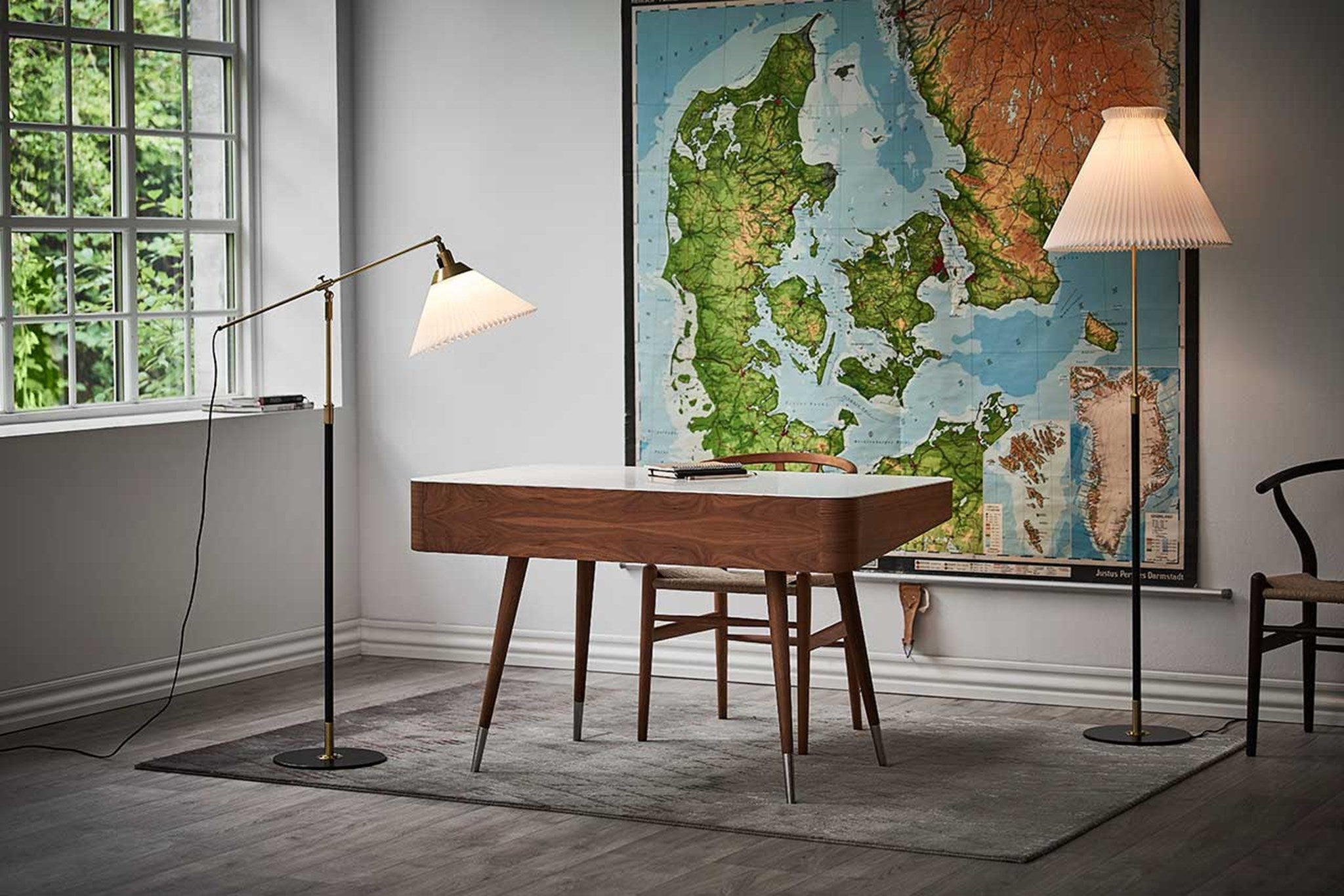 LeKlint351_floor_lamp_lifestyle1